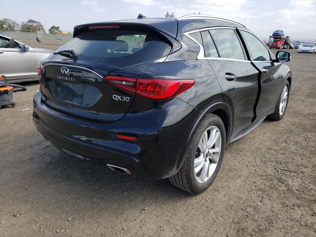 Photo 4 from auction – 2017 INFINITI QX30 BASE with VIN SJKCH5CP4HA017401