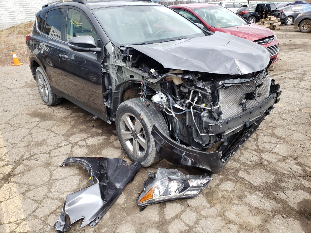 TOYOTA RAV4 XLE 2015 with VIN JTMRFREV8FJ047648 - Photo from auction