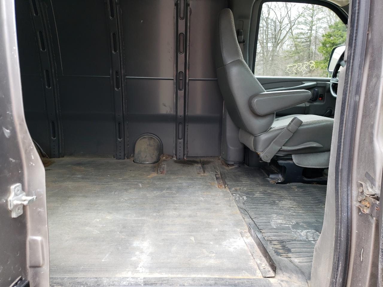 Photo 6 from auction – 2006 CHEVROLET EXPRESS G2 with VIN 1GCGG25VX61151974