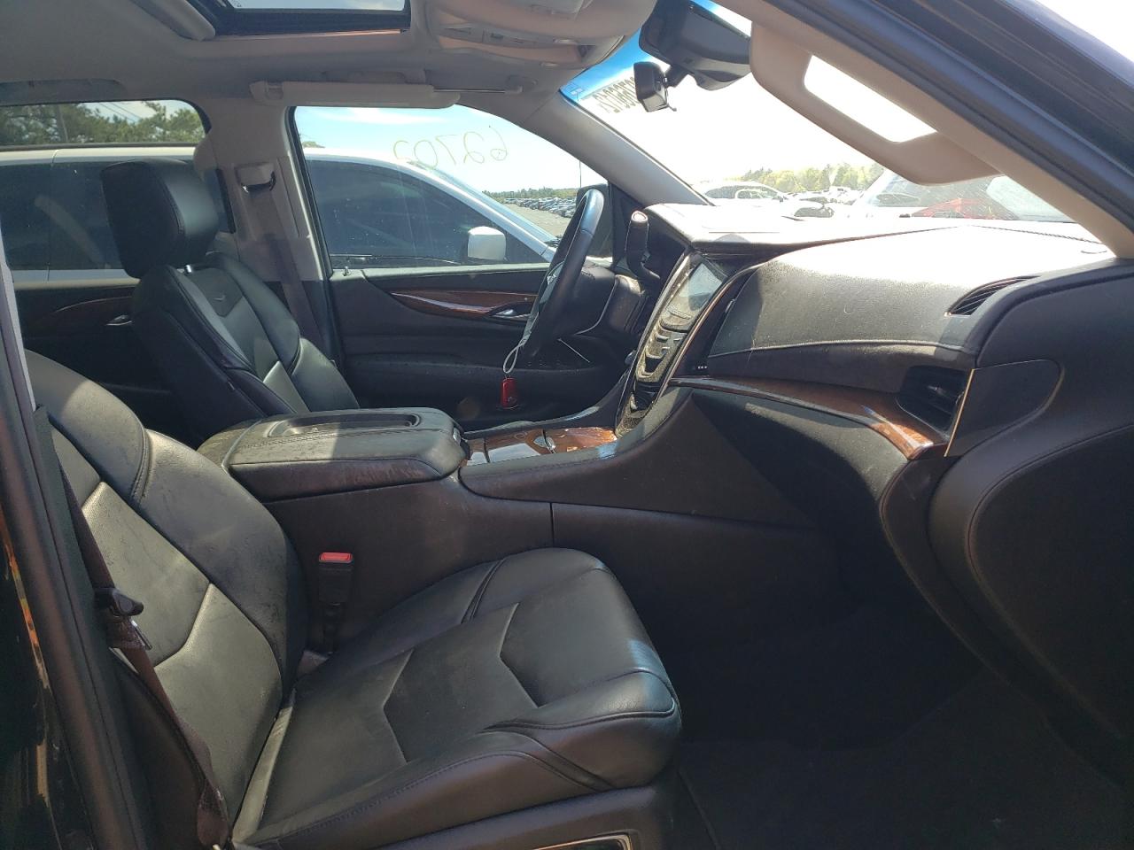 Photo 5 from auction – 2017 CADILLAC ESCALADE L with VIN 1GYS4BKJ8HR290679