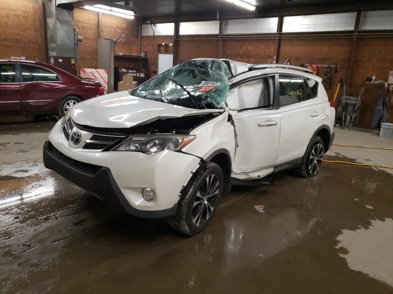 Photo 2 from auction – 2015 TOYOTA RAV4 LIMIT with VIN 2T3DFREV3FW304338