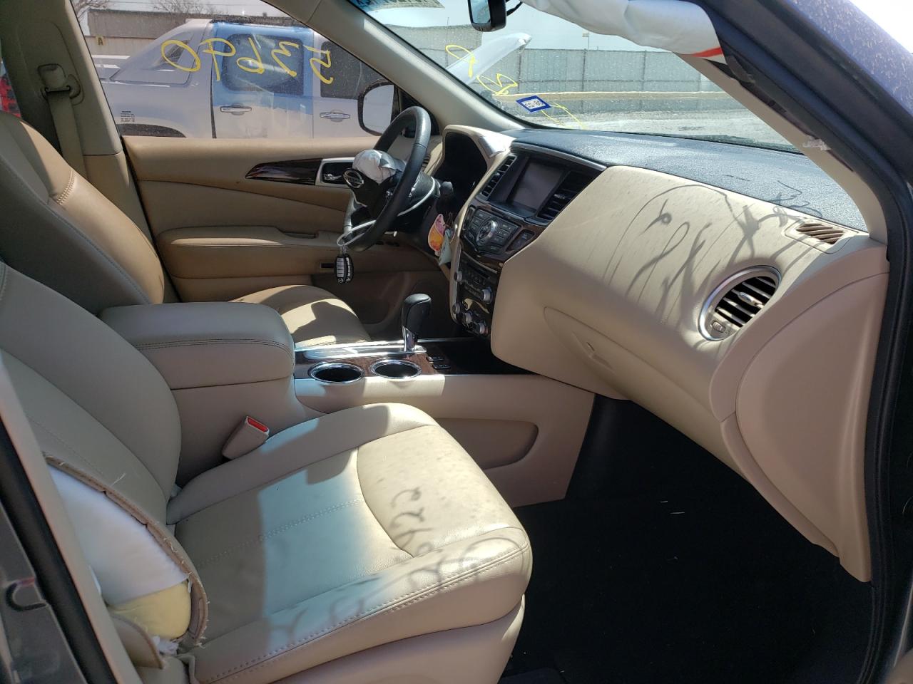 Photo 5 from auction – 2016 NISSAN PATHFINDER with VIN 5N1AR2MN1GC627287