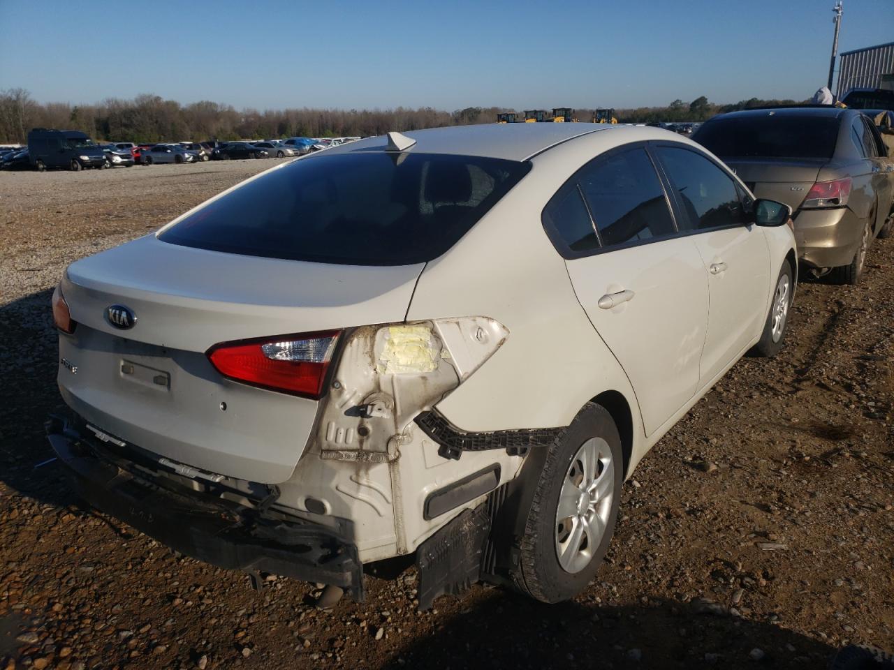 Photo 4 from auction – 2015 KIA FORTE LX with VIN KNAFK4A67F5255896