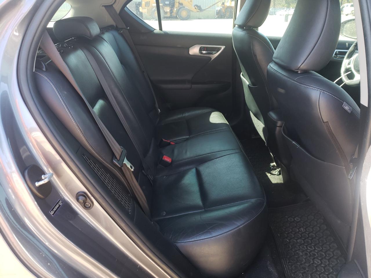 Photo 6 from auction – 2013 LEXUS CT 200 with VIN JTHKD5BHXD2126243