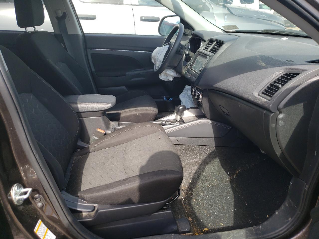 Photo 5 from auction – 2021 MITSUBISHI OUTLANDER with VIN JA4APUAU8MU010471