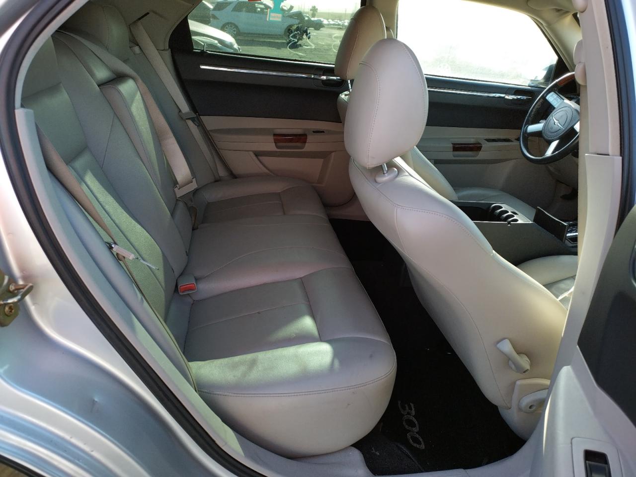 Photo 6 from auction – 2005 CHRYSLER 300 TOURIN with VIN 2C3JA53G85H180570