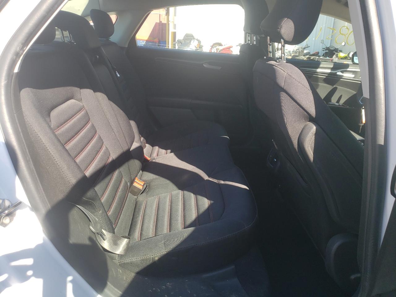 Photo 6 from auction – 2016 FORD FUSION SE with VIN 3FA6P0LU0GR333089