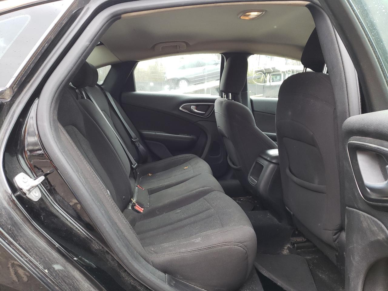 Photo 6 from auction – 2015 CHRYSLER 200 LIMITE with VIN 1C3CCCAB5FN655292