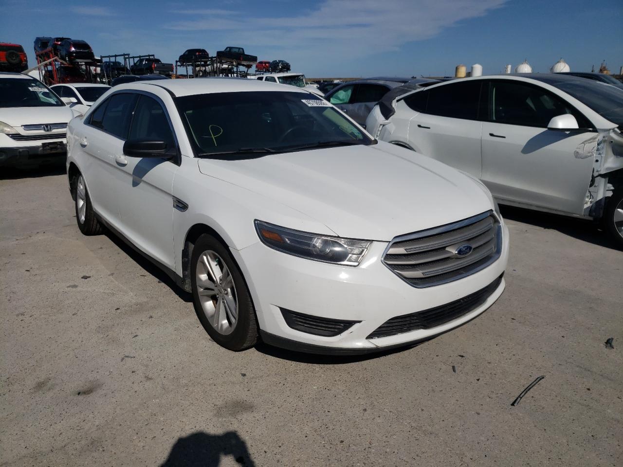 FORD TAURUS SE 2015 with VIN 1FAHP2D88FG175631 - Photo from auction
