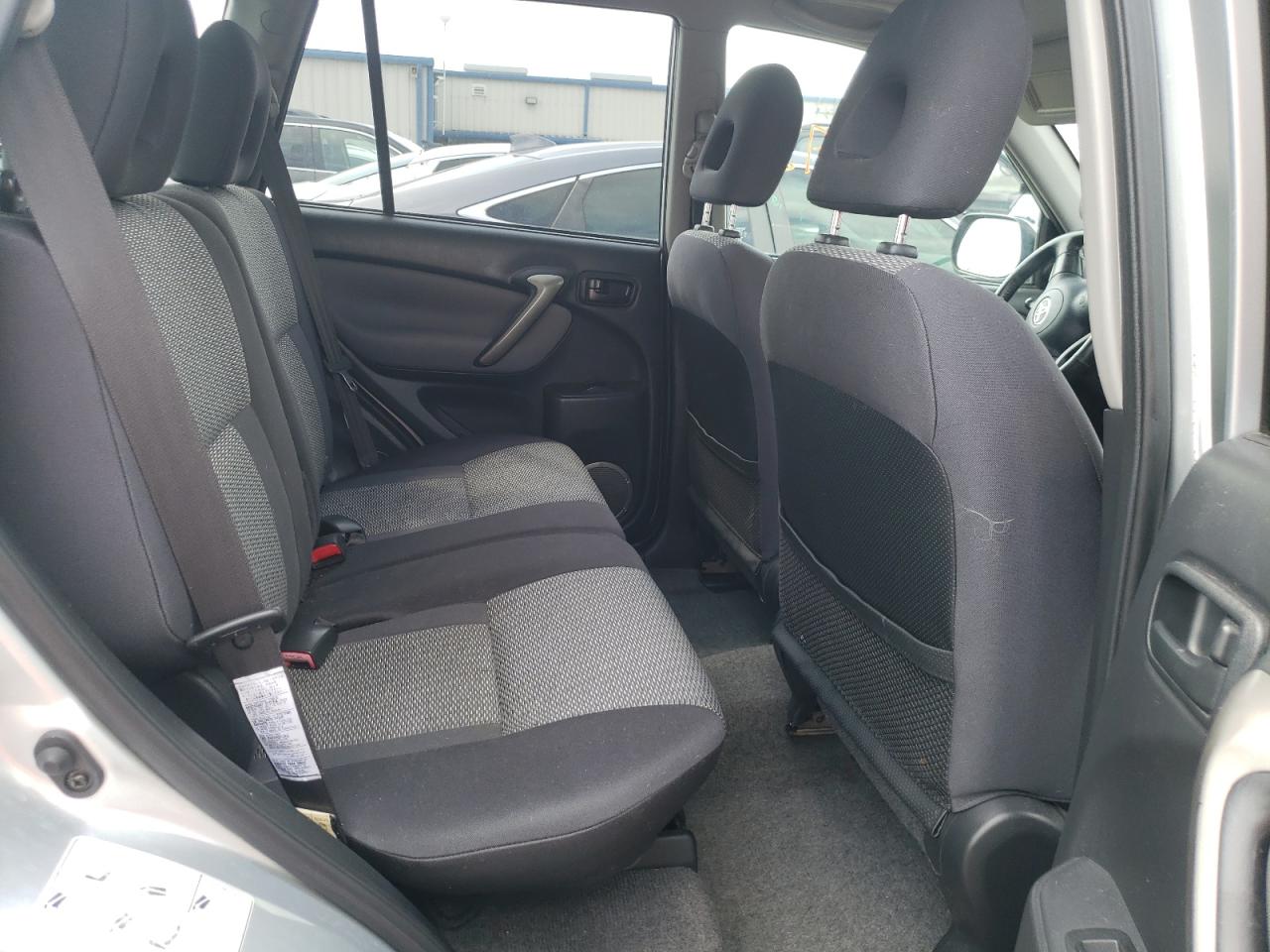 Photo 6 from auction – 2005 TOYOTA RAV4 with VIN JTEGD20V950068231