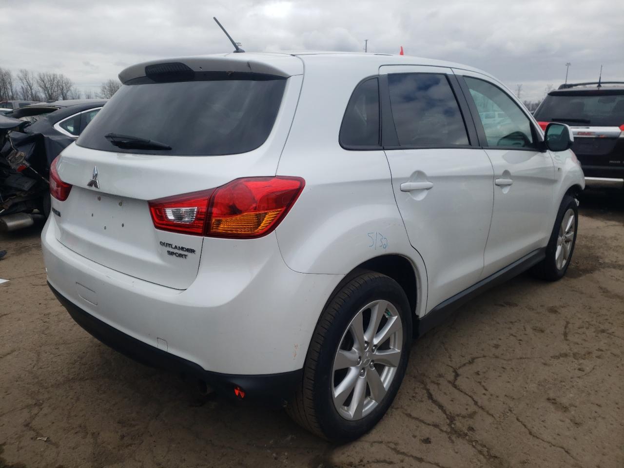 Photo 4 from auction – 2015 MITSUBISHI OUTLANDER with VIN 4A4AP3AW6FE032623