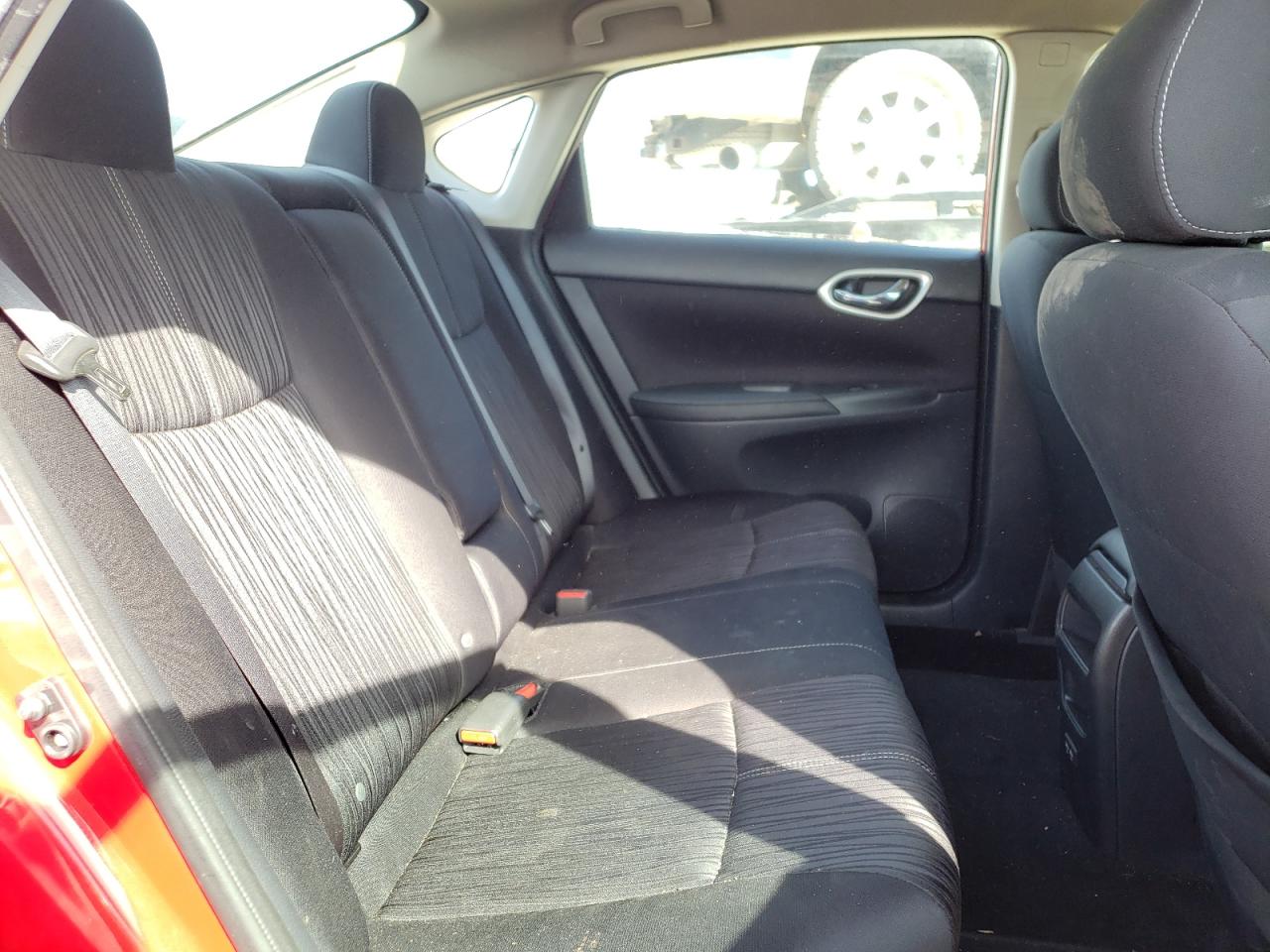 Photo 6 from auction – 2018 NISSAN SENTRA S with VIN 3N1AB7AP1JL657724