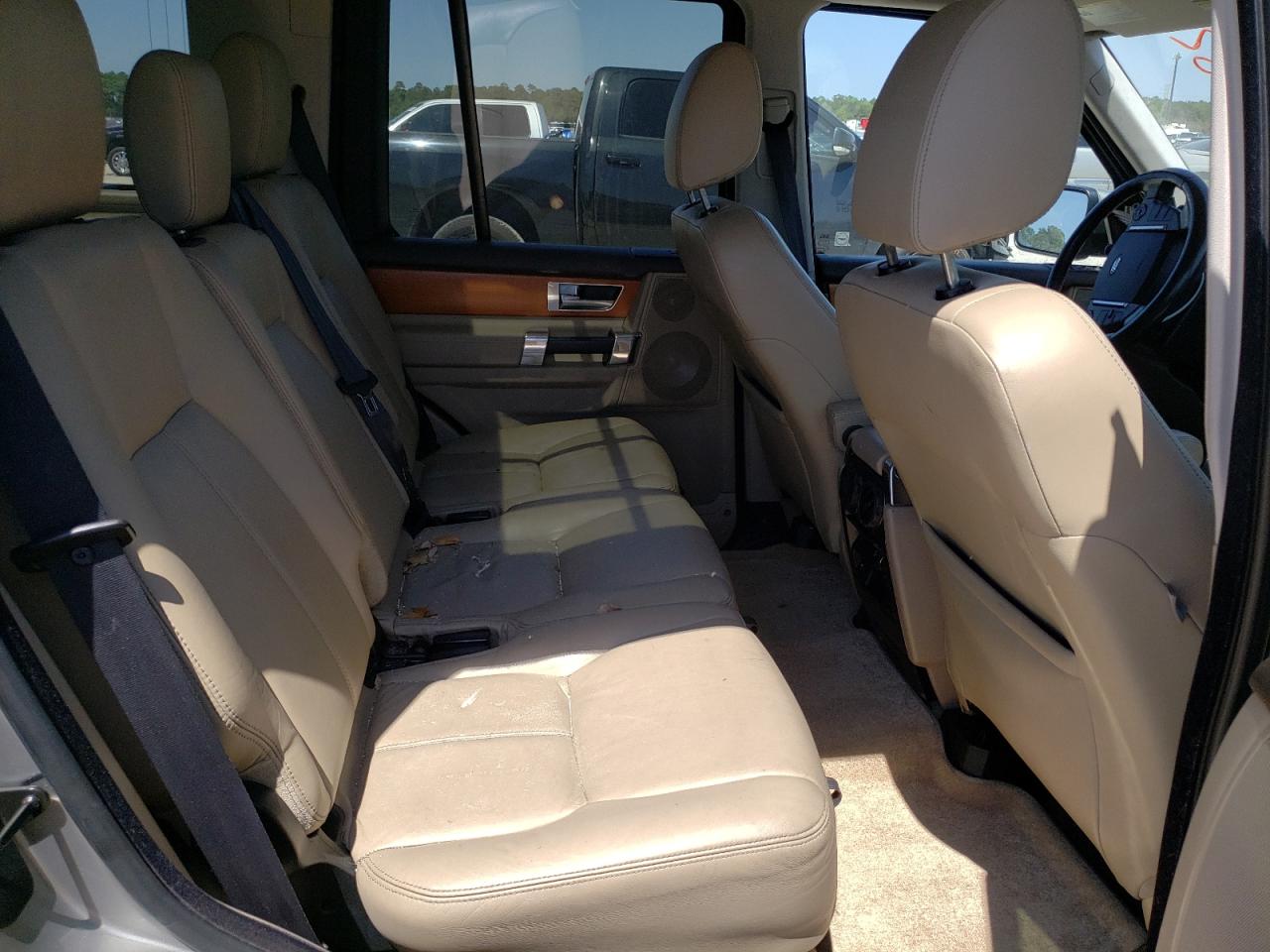 Photo 6 from auction – 2011 LAND ROVER LR4 HSE LU with VIN SALAK2D41BA560641