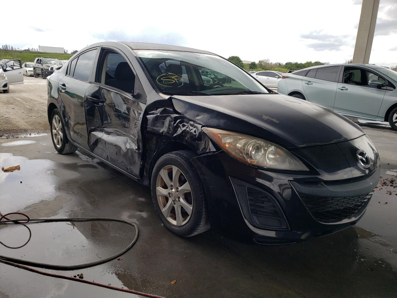 MAZDA 3 I 2011 with VIN JM1BL1VF5B1498860 - Photo from auction