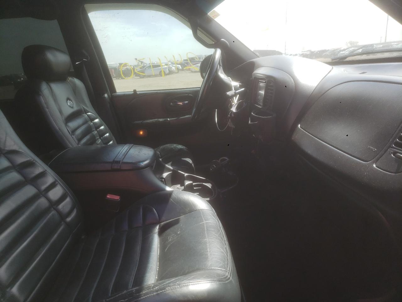 Photo 5 from auction – 2001 FORD F150 SUPER with VIN 1FTRW07L81KA53816
