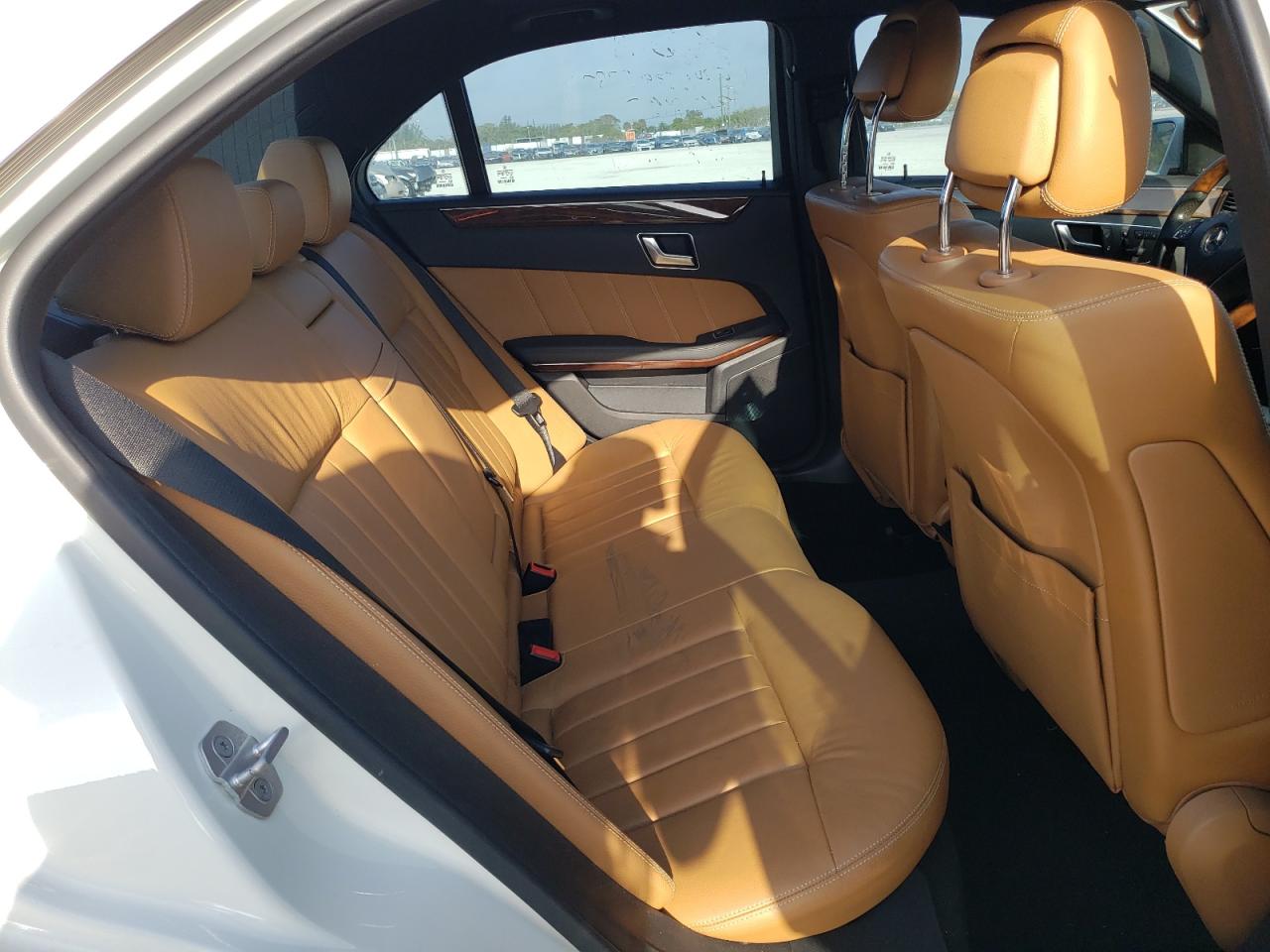 Photo 6 from auction – 2012 MERCEDES-BENZ E 350 with VIN WDDHF5KB2CA607793