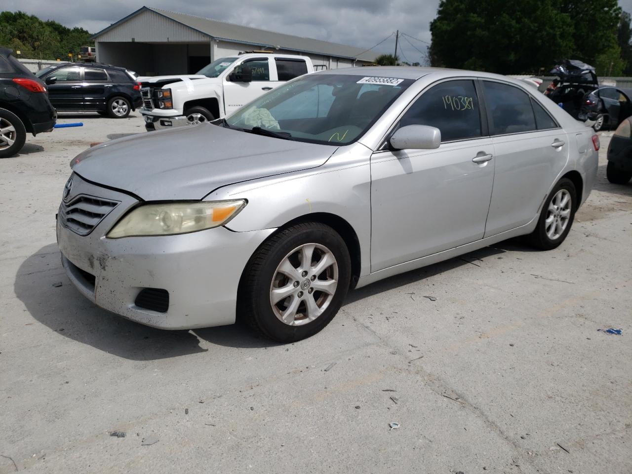 Photo 2 from auction – 2011 TOYOTA CAMRY BASE with VIN 4T1BF3EK2BU749943