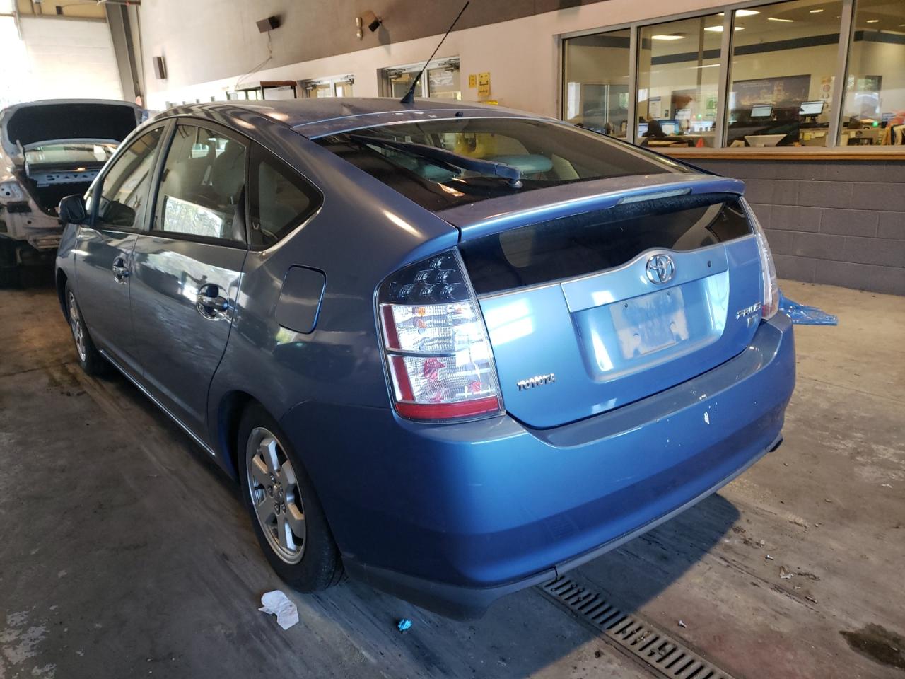 Photo 3 from auction – 2005 TOYOTA PRIUS with VIN JTDKB20U853074872