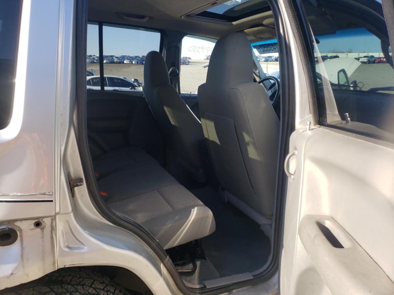 Photo 6 from auction – 2005 JEEP LIBERTY RE with VIN 1J4GL38K45W724964