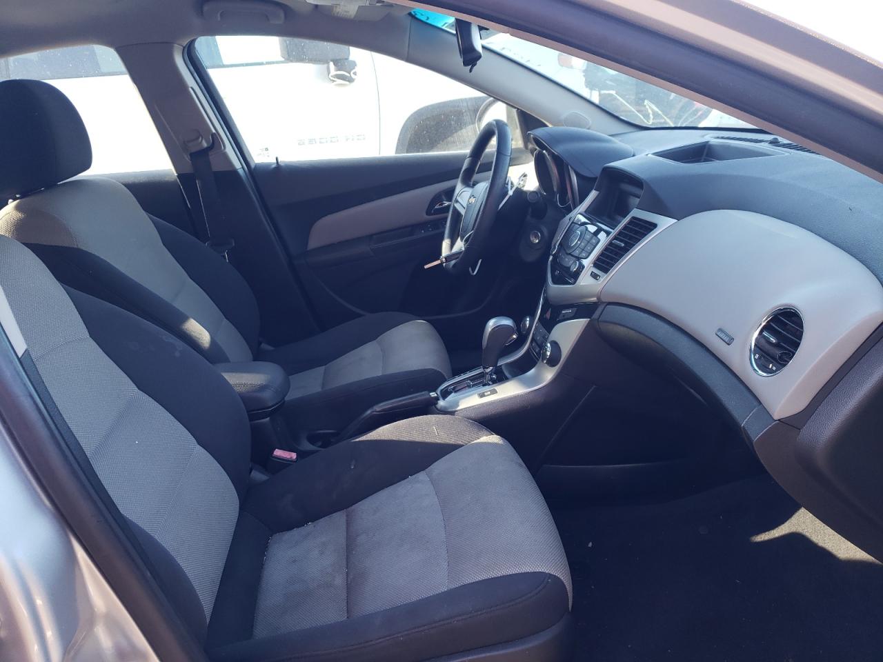 Photo 5 from auction – 2012 CHEVROLET CRUZE LS with VIN 1G1PC5SH0C7280545