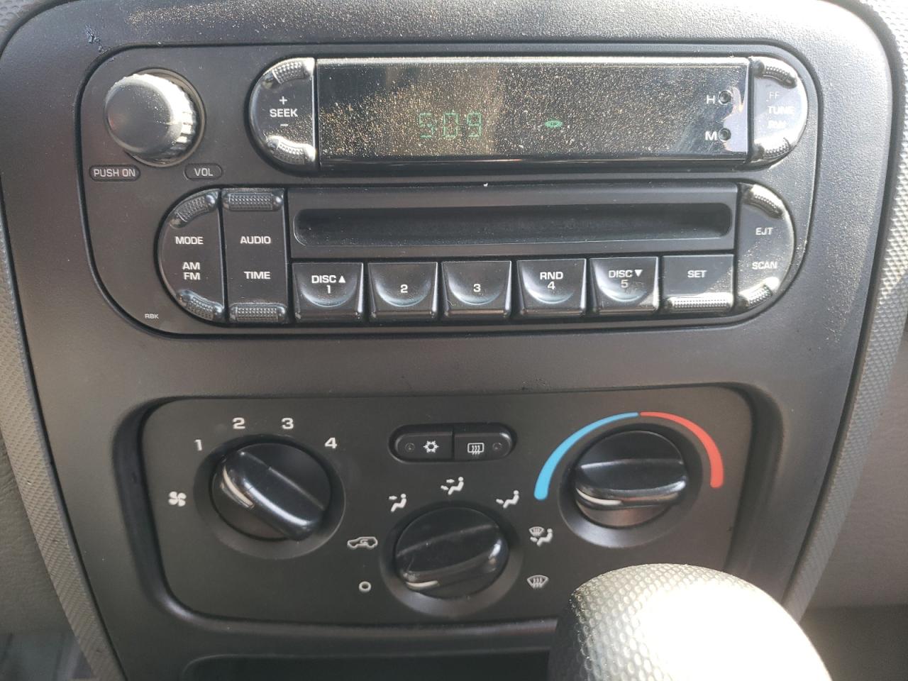 Photo 9 from auction – 2005 JEEP LIBERTY SP with VIN 1J4GL48K95W659969