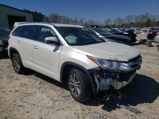 TOYOTA HIGHLANDER 2018 with VIN 5TDKZRFH9JS547976 - Photo from auction