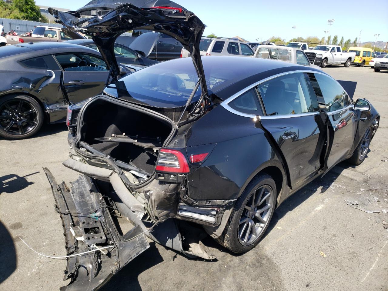 Photo 4 from auction – 2018 TESLA MODEL 3 with VIN 5YJ3E1EA5JF020902