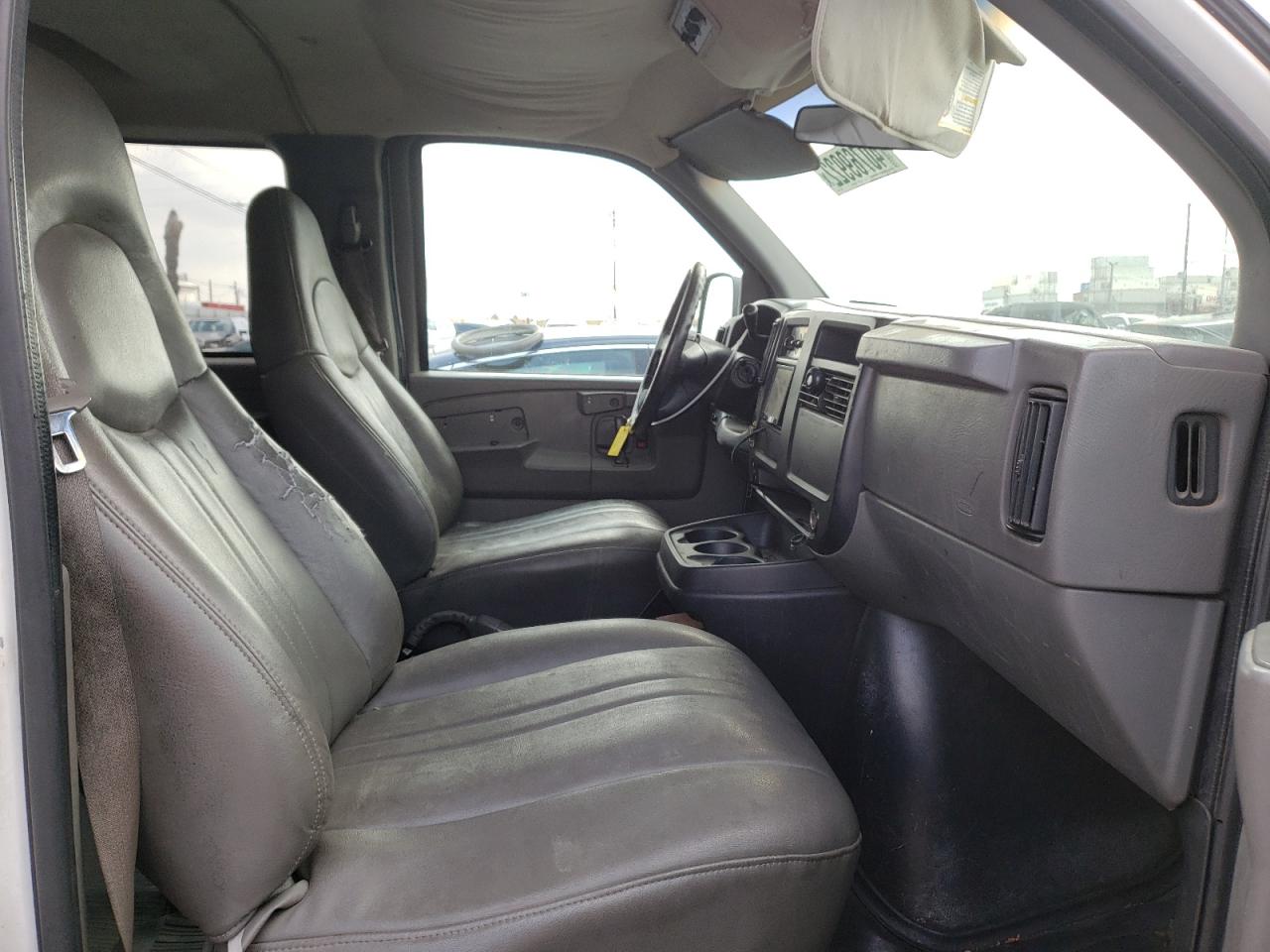 Photo 5 from auction – 2003 CHEVROLET EXPRESS G1 with VIN 1GNFG15TX31119193