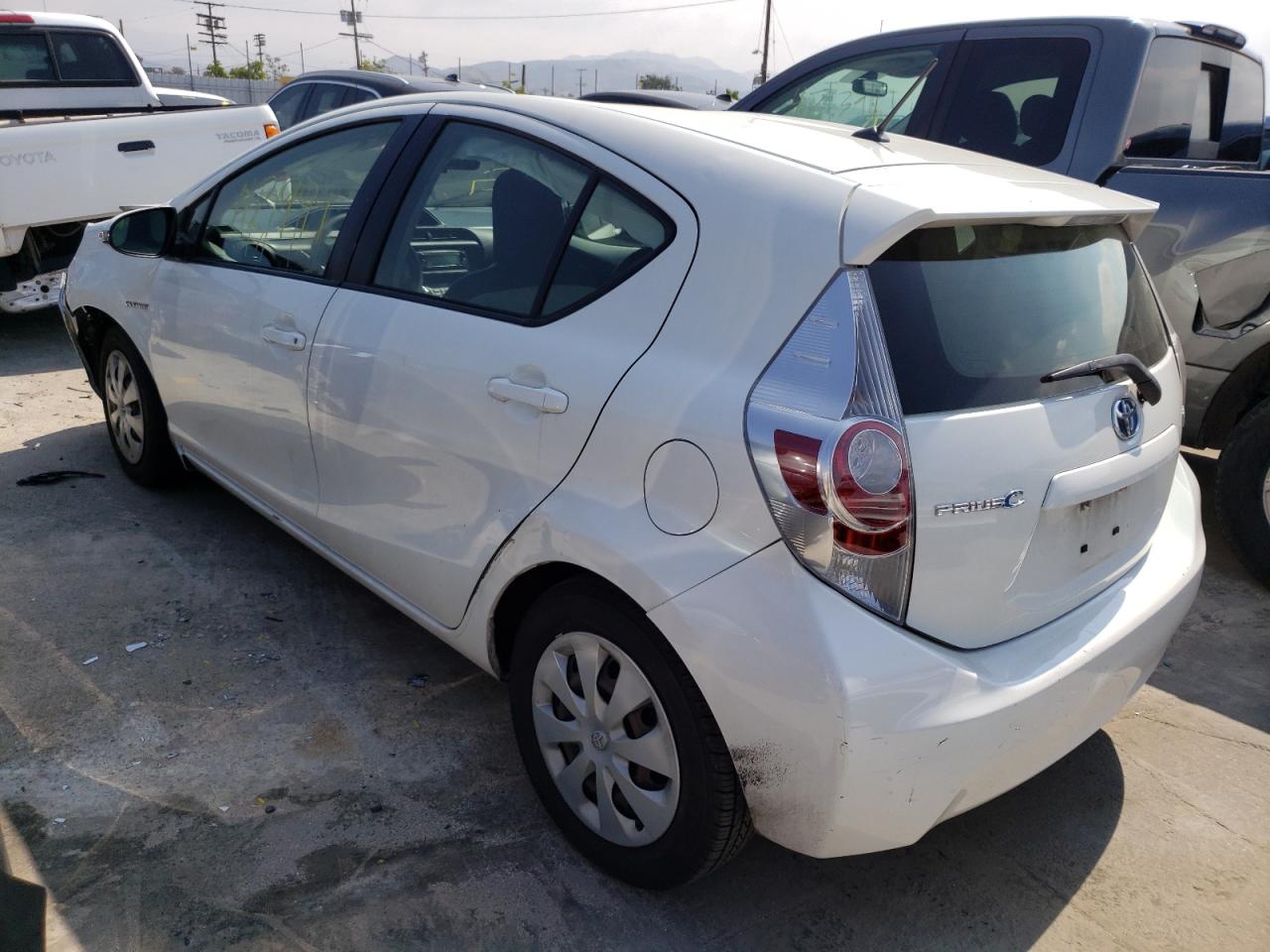 Photo 3 from auction – 2012 TOYOTA PRIUS C with VIN JTDKDTB32C1019234