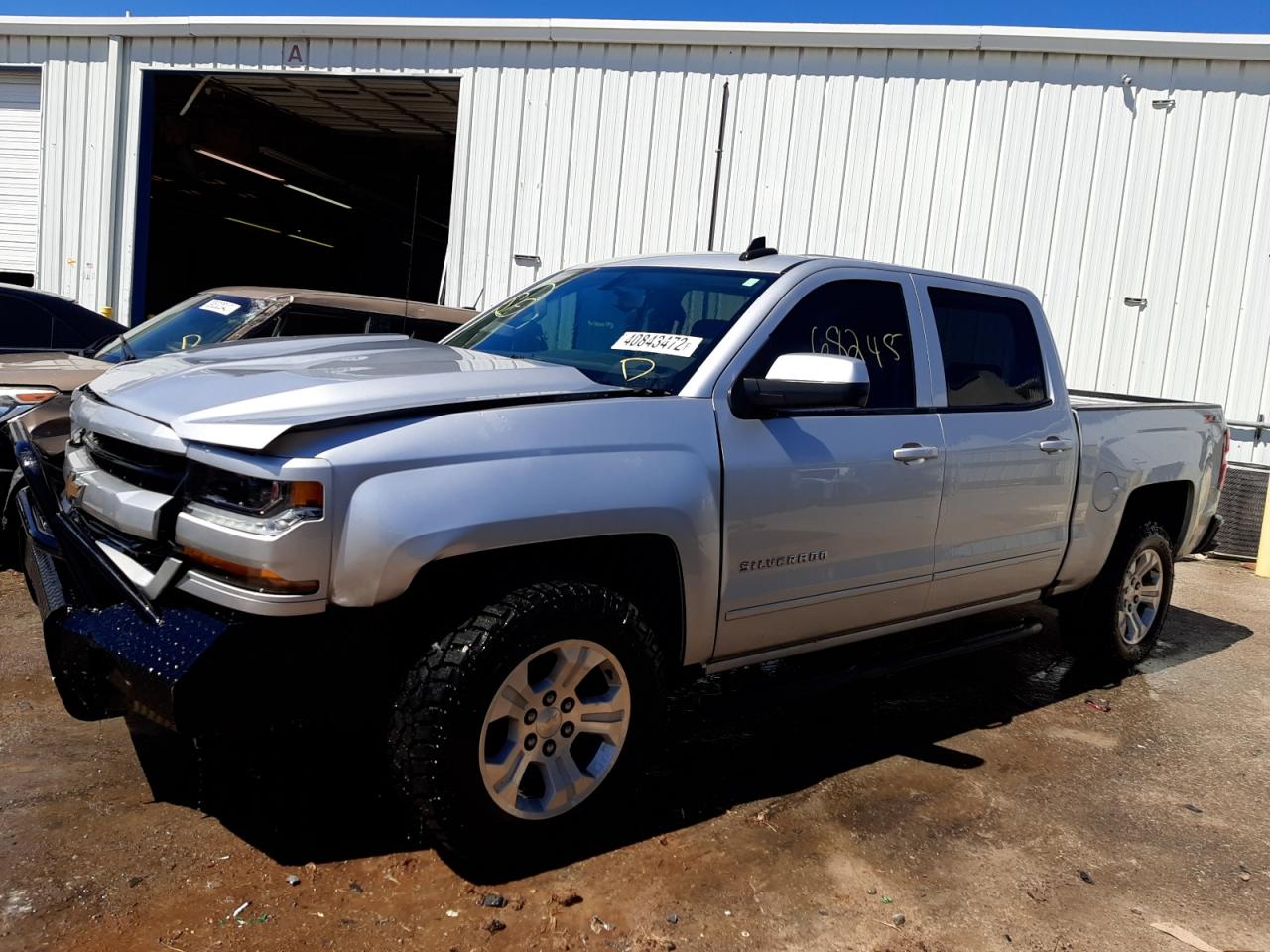 Photo 2 from auction – 2017 CHEVROLET SILVERADO with VIN 3GCUKREC0HG518474