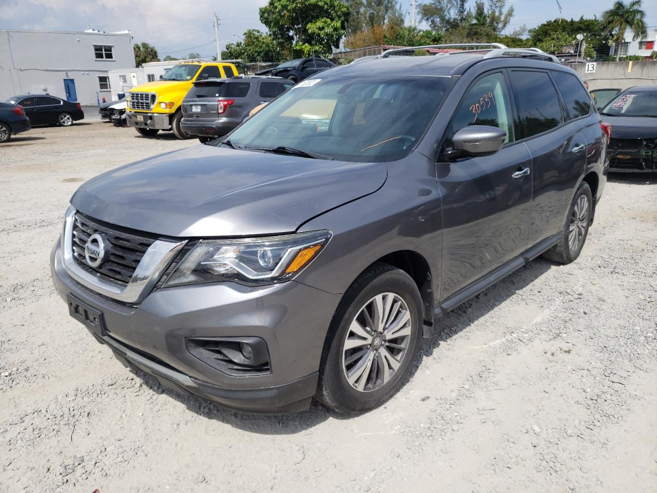 Photo 2 from auction – 2017 NISSAN PATHFINDER with VIN 5N1DR2MN2HC611453