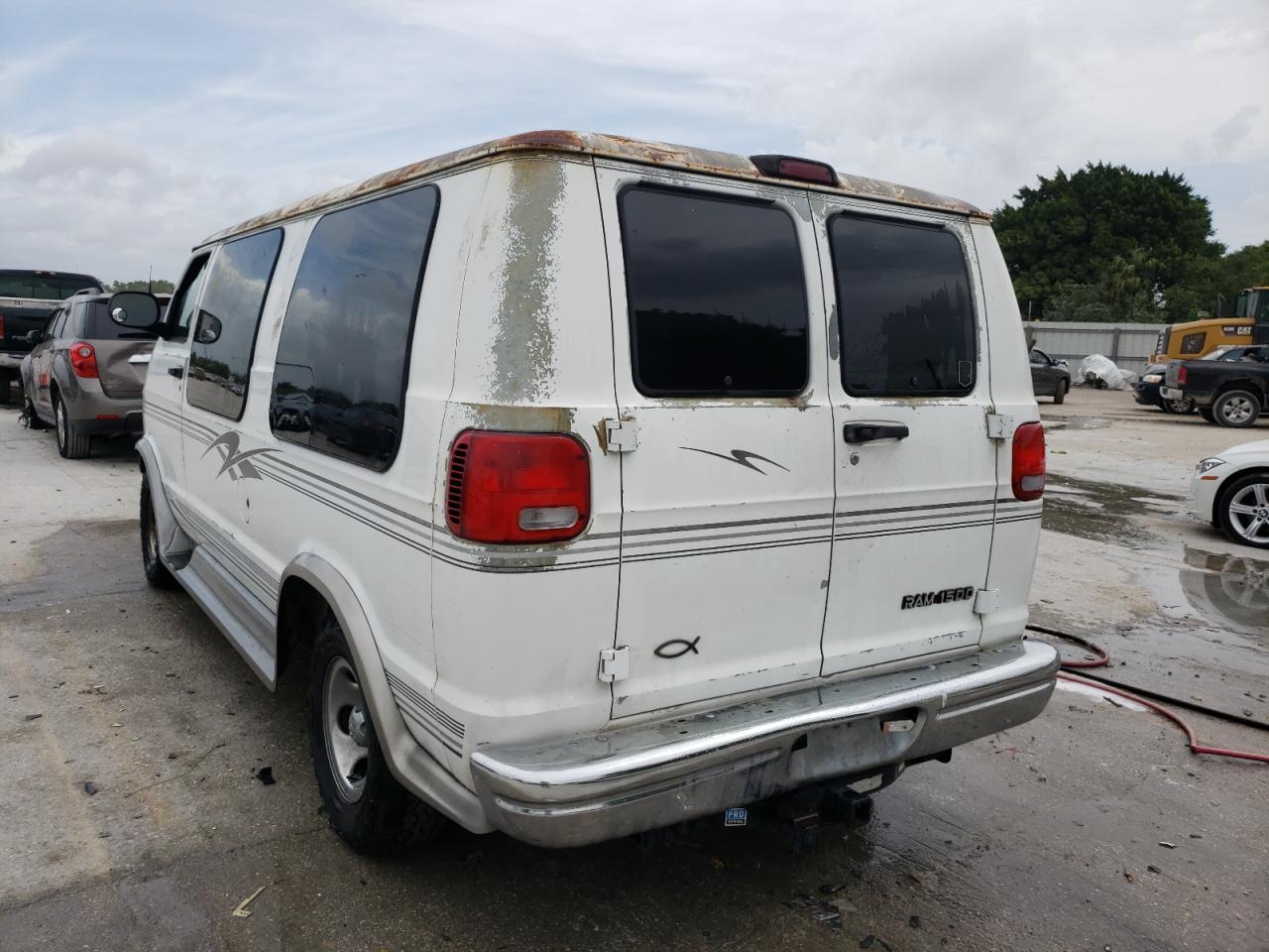Photo 3 from auction – 2002 DODGE RAM VAN B1 with VIN 2B6HB11Y22K143951