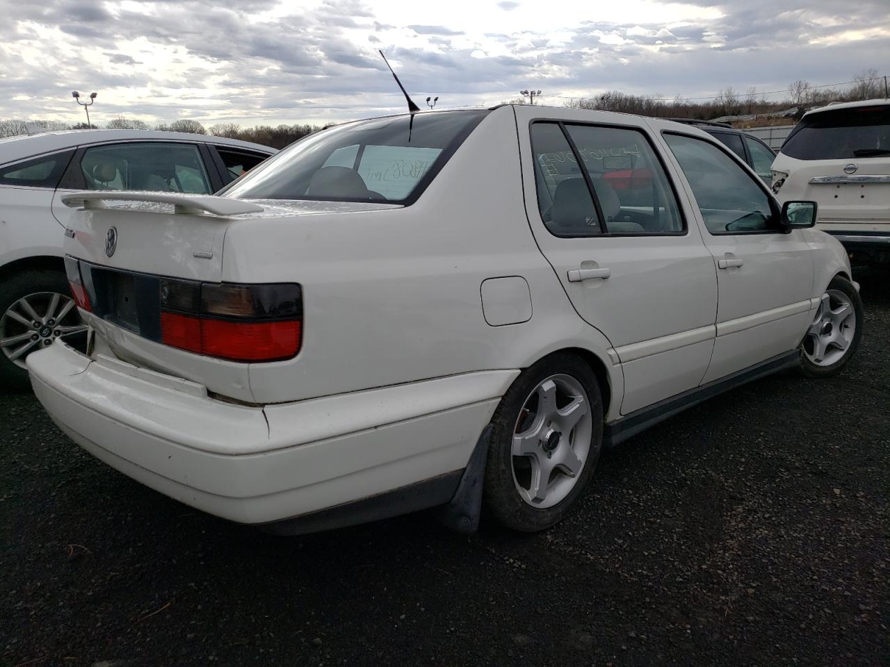 Photo 4 from auction – 1999 VOLKSWAGEN JETTA WOLF with VIN 3VWPB81H2XM201057