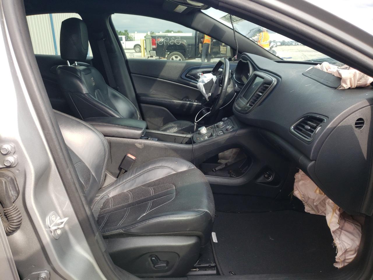 Photo 5 from auction – 2015 CHRYSLER 200 S with VIN 1C3CCCBG7FN647723