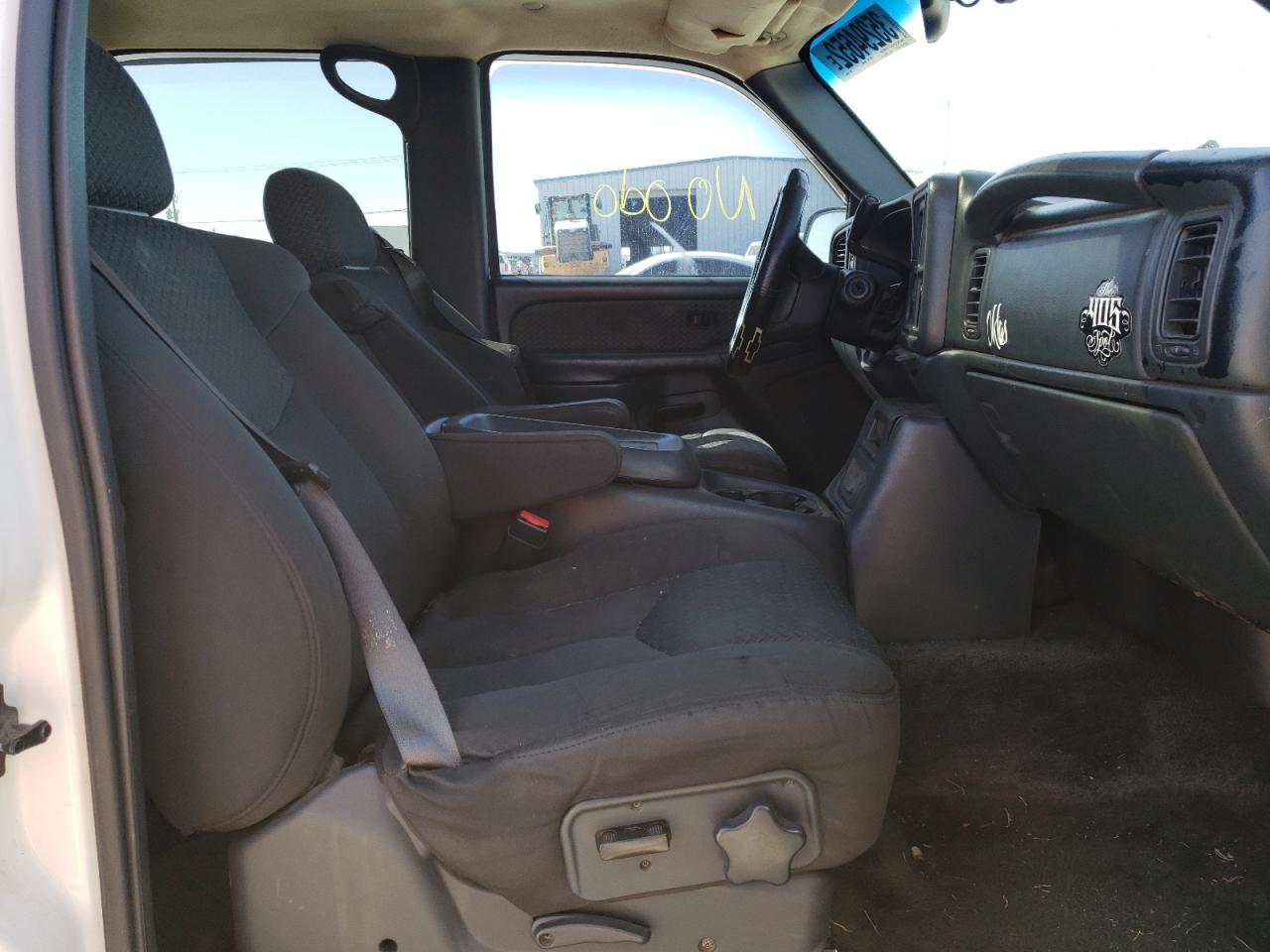Photo 5 from auction – 2002 CHEVROLET AVALANCHE with VIN 3GNEK13T22G136941