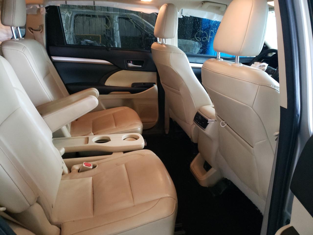 Photo 6 from auction – 2015 TOYOTA HIGHLANDER with VIN 5TDJKRFH5FS189590