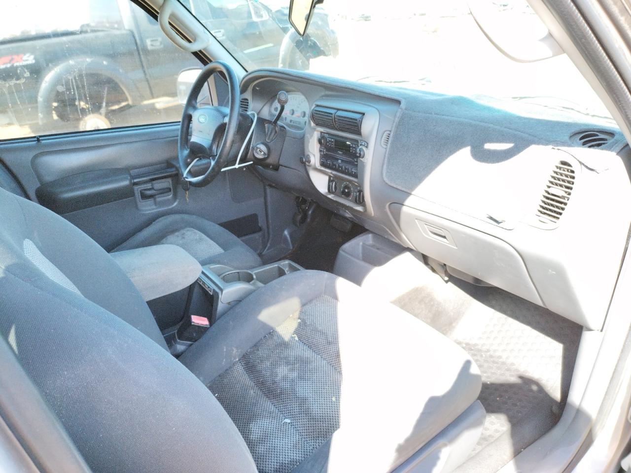 Photo 5 from auction – 2004 FORD EXPLORER S with VIN 1FMZU67K54UA43569