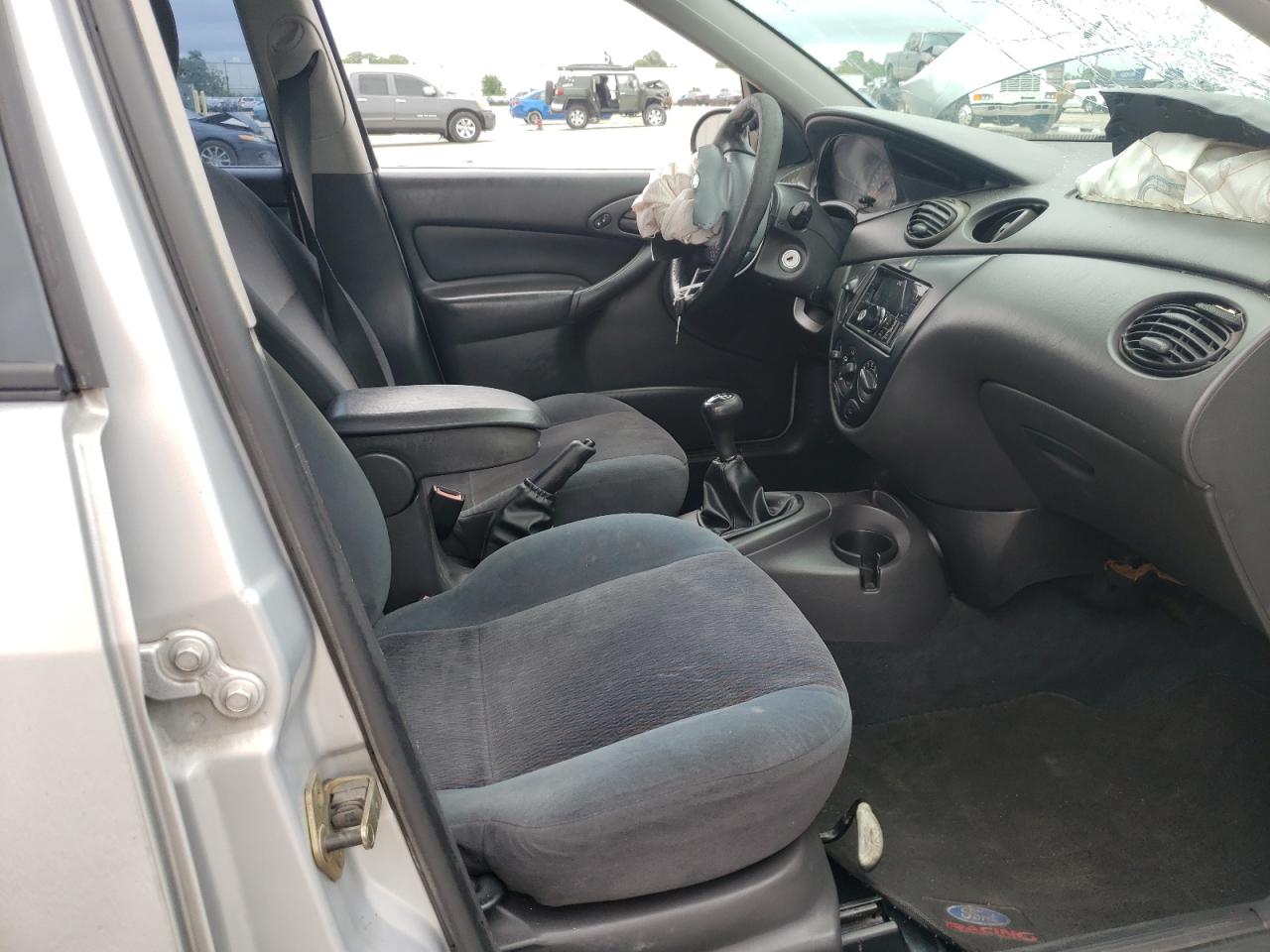 Photo 5 from auction – 2001 FORD FOCUS SE with VIN 1FAFP34P71W326557