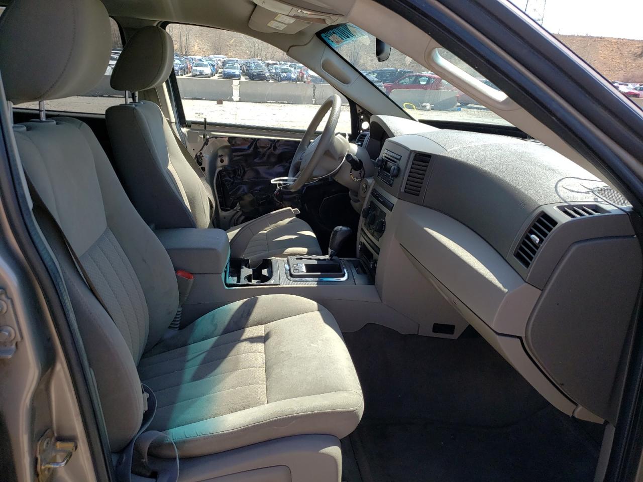 Photo 5 from auction – 2005 JEEP GRAND CHER with VIN 1J4HR48N45C626277