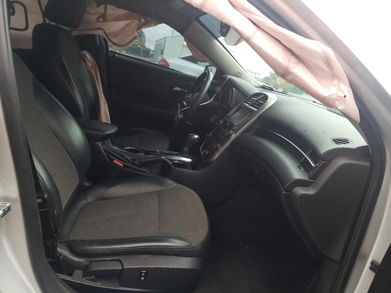 Photo 5 from auction – 2015 CHEVROLET MALIBU 1LT with VIN 1G11C5SL9FF343680