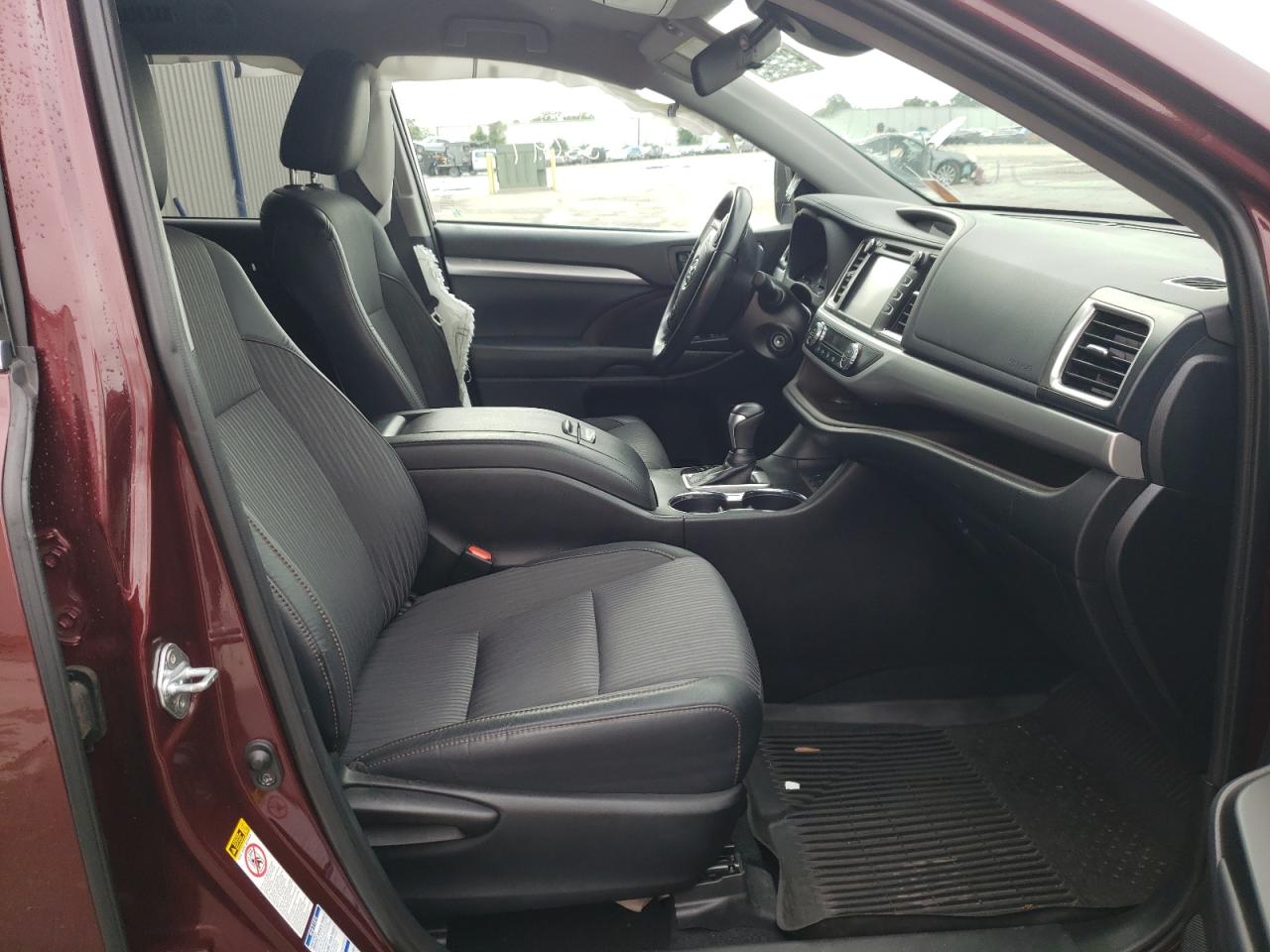Photo 5 from auction – 2019 TOYOTA HIGHLANDER with VIN 5TDBZRFH7KS955006