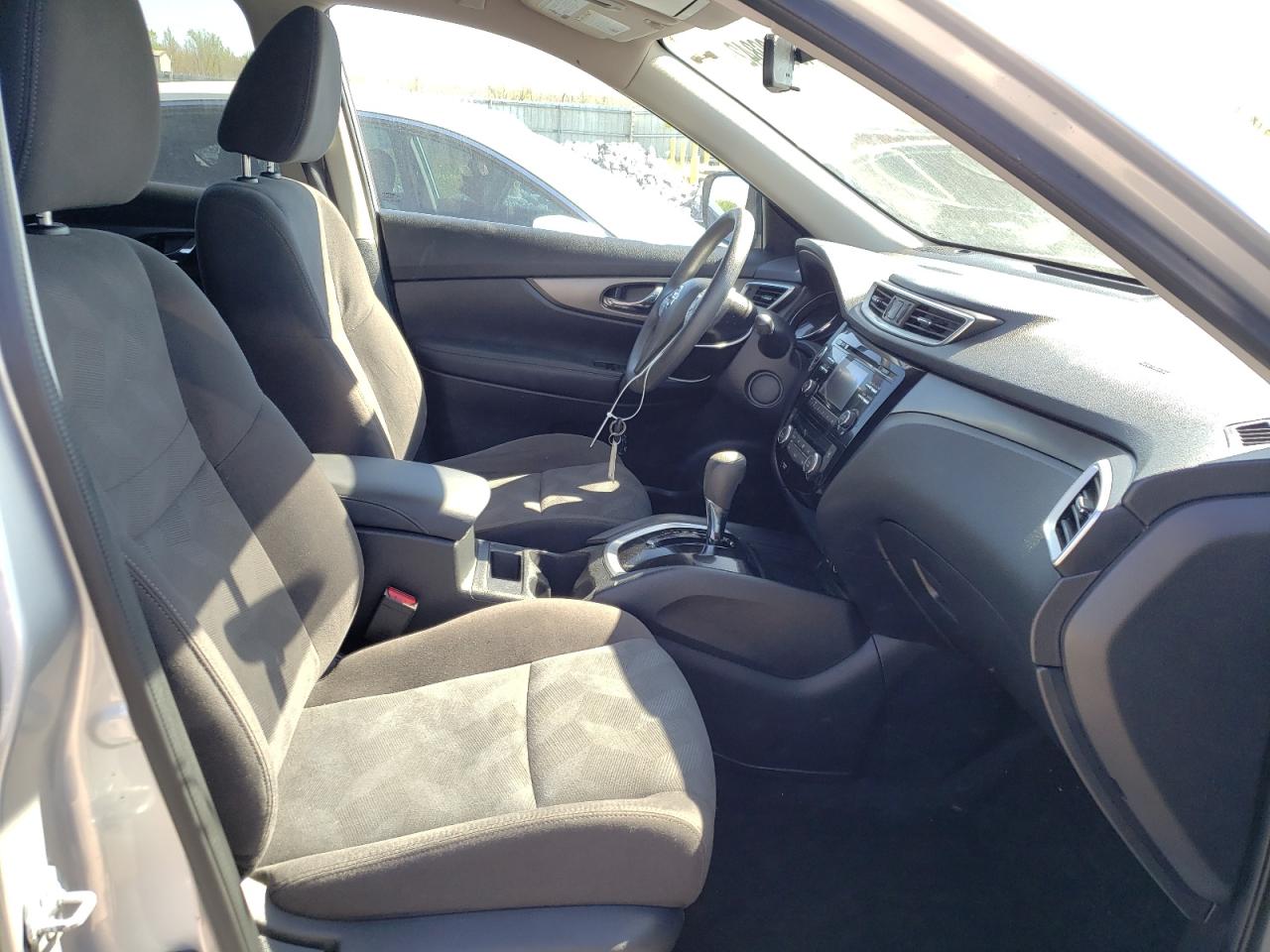 Photo 5 from auction – 2016 NISSAN ROGUE S with VIN KNMAT2MV9GP690247