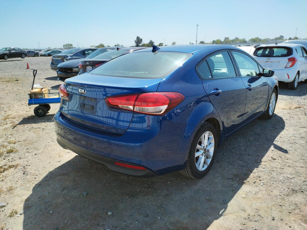Photo 4 from auction – 2017 KIA FORTE LX with VIN 3KPFL4A74HE100402