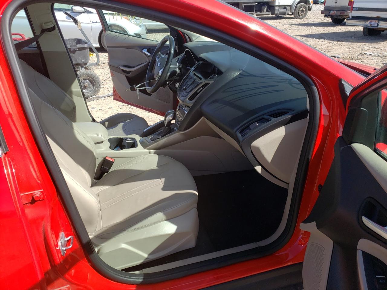 Photo 5 from auction – 2012 FORD FOCUS SEL with VIN 1FAHP3M27CL368034