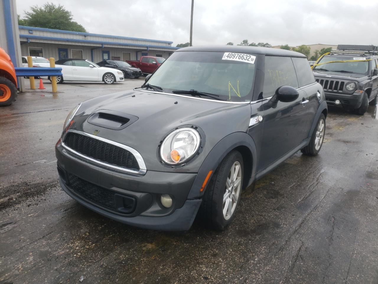 Photo 2 from auction – 2011 MINI COOPER S with VIN WMWSV3C57BTY10453