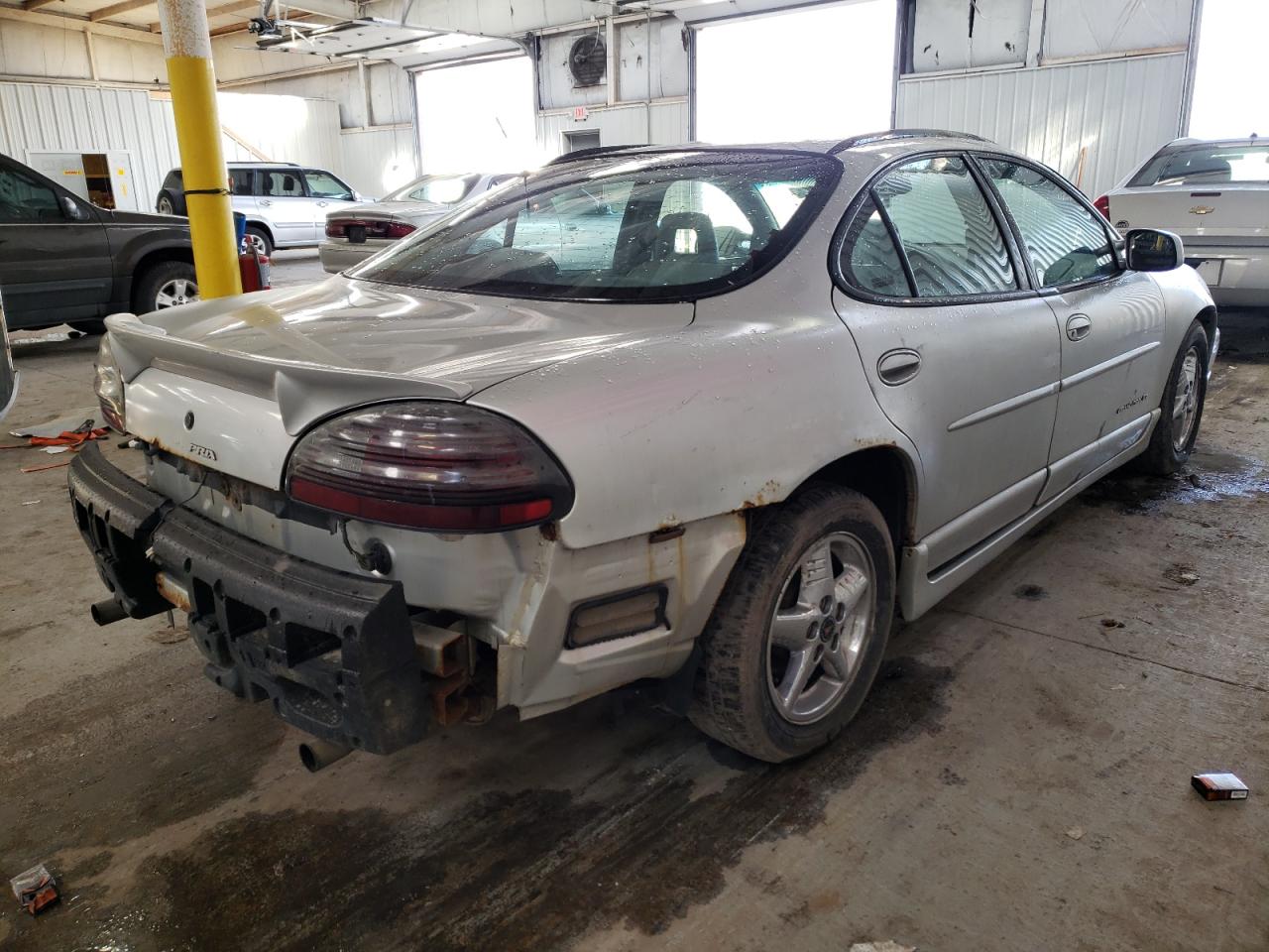 Photo 4 from auction – 2001 PONTIAC GRAND PRIX with VIN 1G2WP52K01F187566