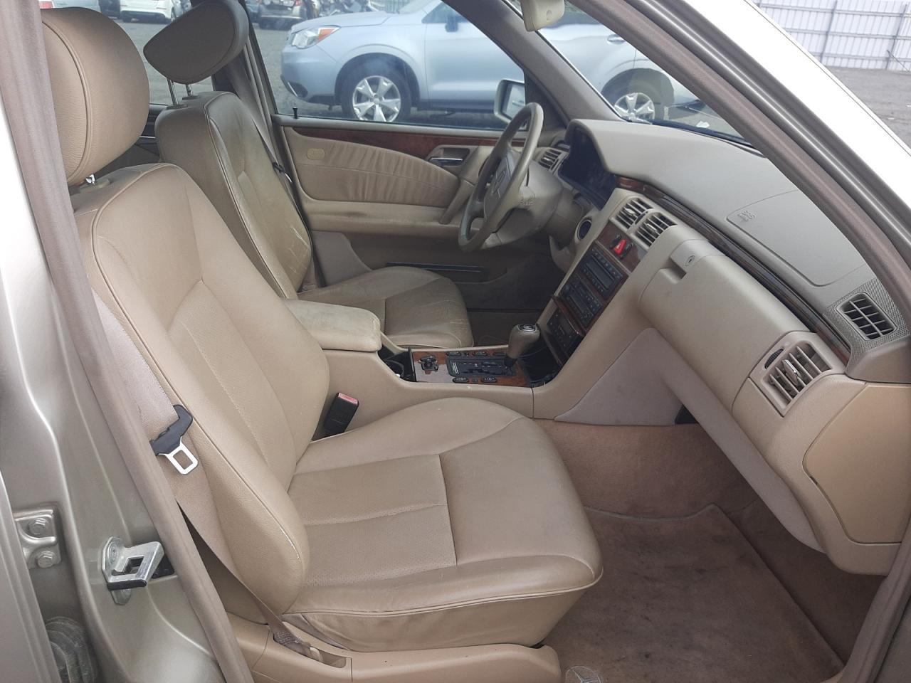 Photo 5 from auction – 1998 MERCEDES-BENZ E 320 with VIN WDBJF65F5WA700990