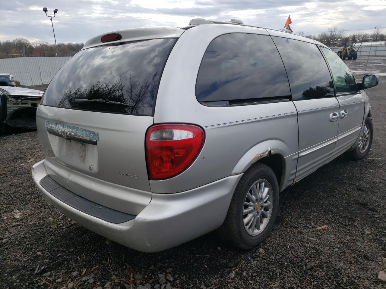 Photo 4 from auction – 2001 CHRYSLER TOWN & COU with VIN 2C8GT64L11R148774