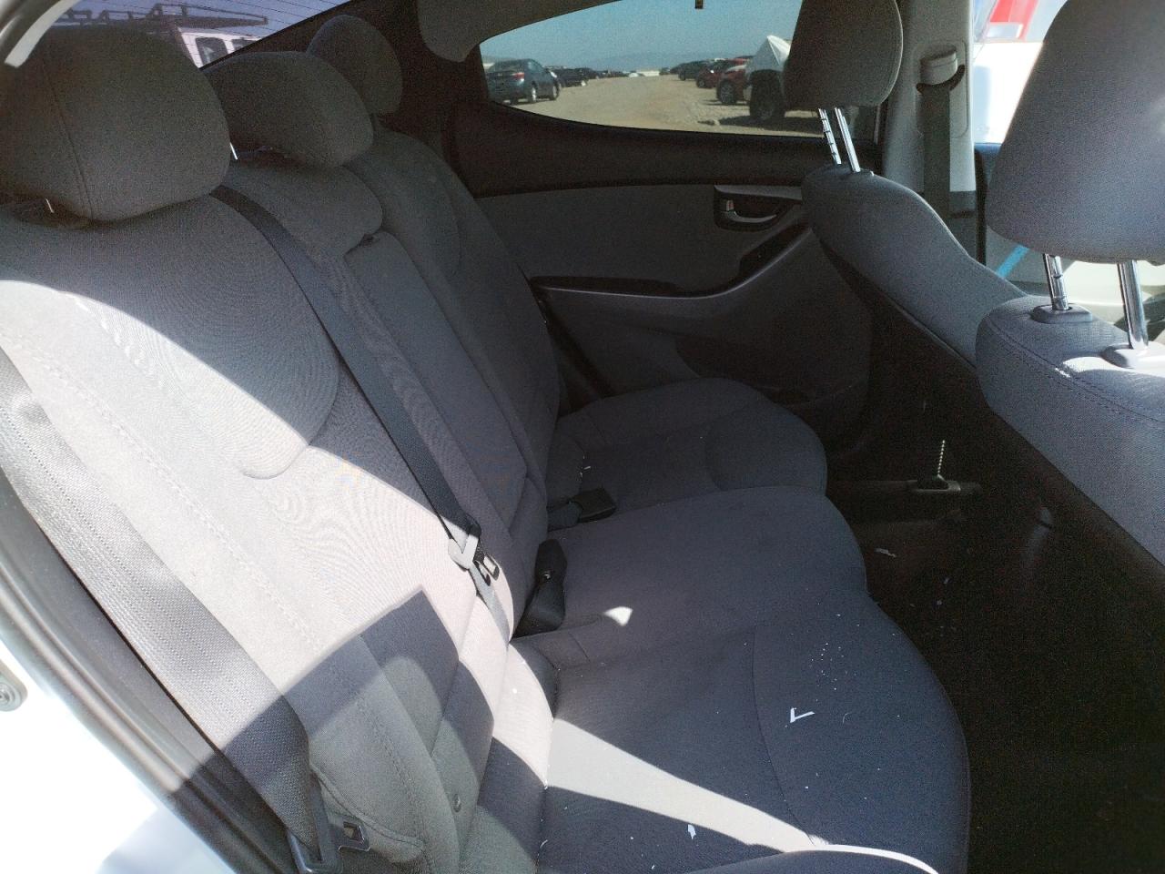 Photo 6 from auction – 2016 HYUNDAI ELANTRA SE with VIN 5NPDH4AE2GH696059