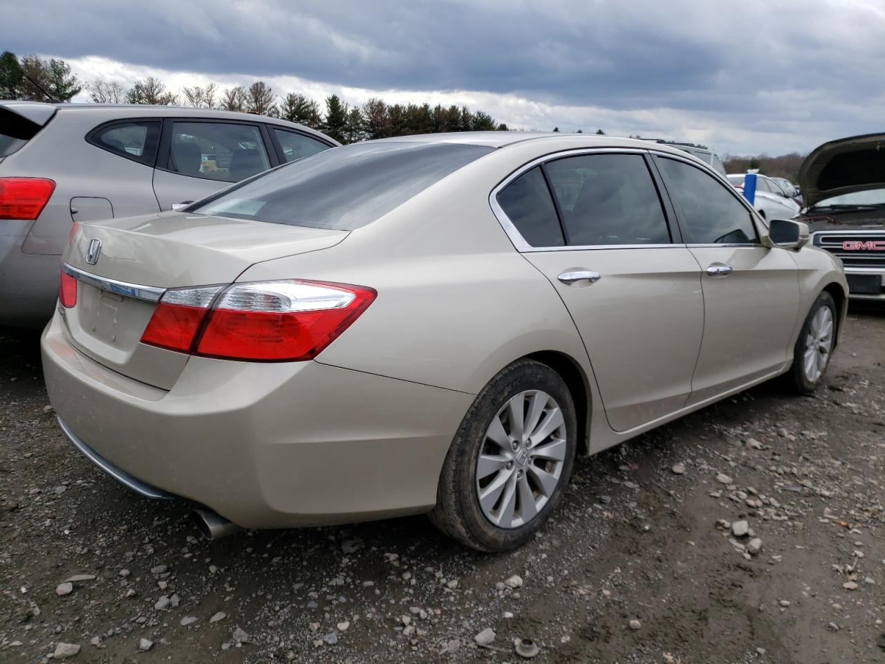 Photo 4 from auction – 2014 HONDA ACCORD EX with VIN 1HGCR2F75EA087559